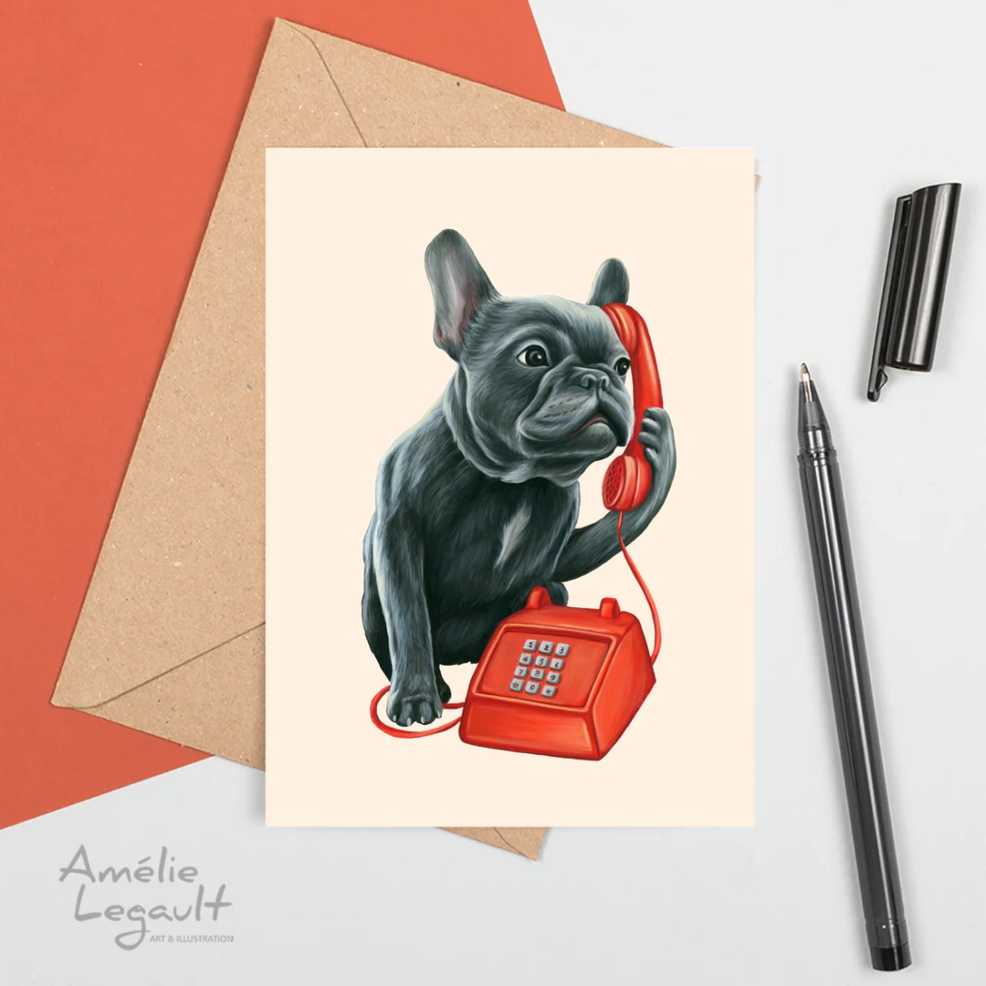 Bouledog au téléphone