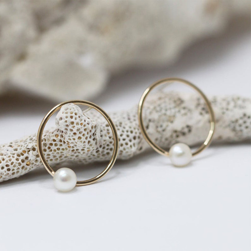 Boucles d'oreilles cercle doré + perle - Boutique Articho